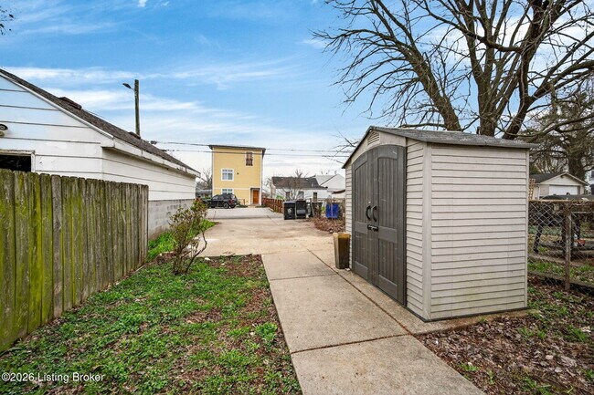 Building Photo - 508 Lilly Ave