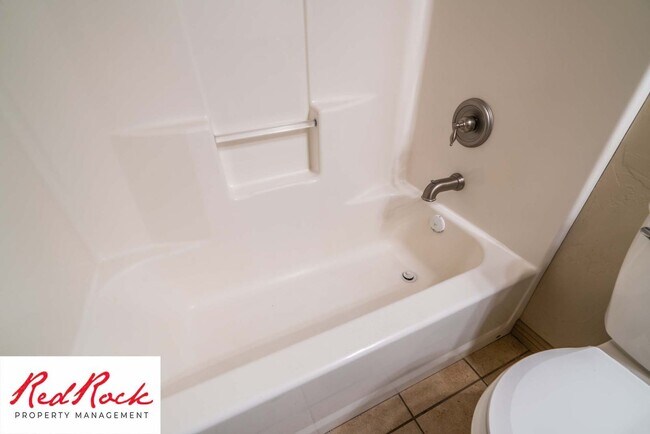 Building Photo - Beautiful 3 bedroom Cottage at Fossil Hill...