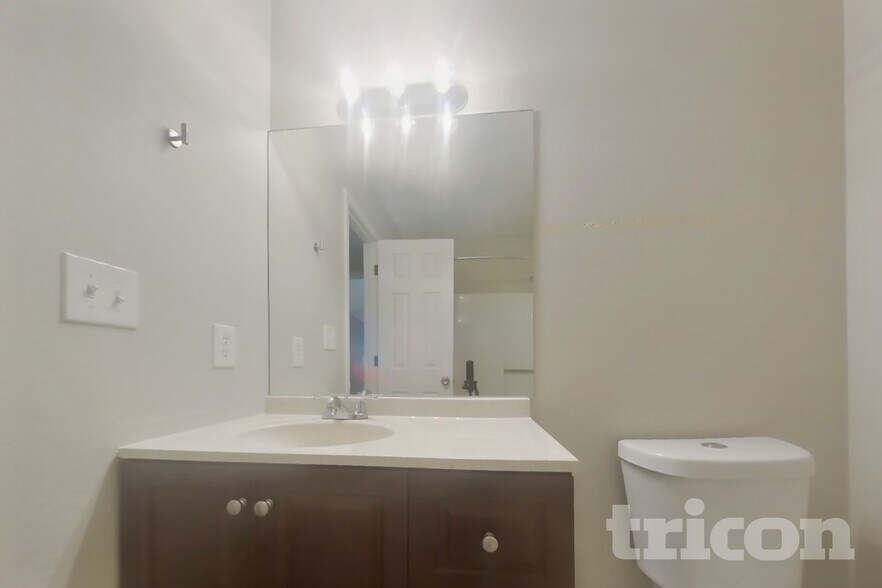 Building Photo - 297 N Briar Ridge