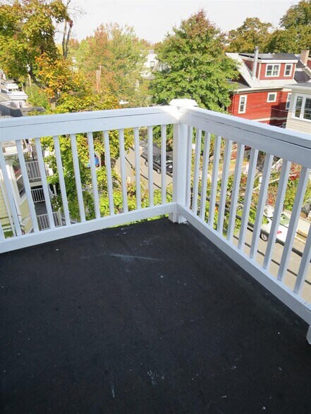 Building Photo - 36 Standish St