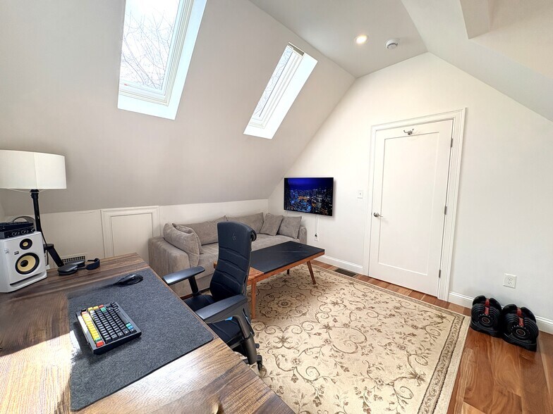 Building Photo - 32 Salisbury Rd