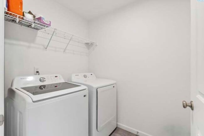 Building Photo - 308 Ruby Ave