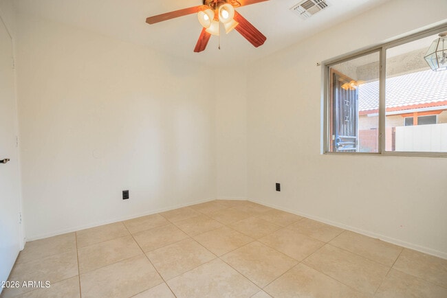 Building Photo - 1401 S 80th St