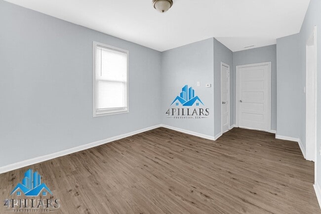 Building Photo - Spacious 4-Bedroom Home in Hammond, IN wit...