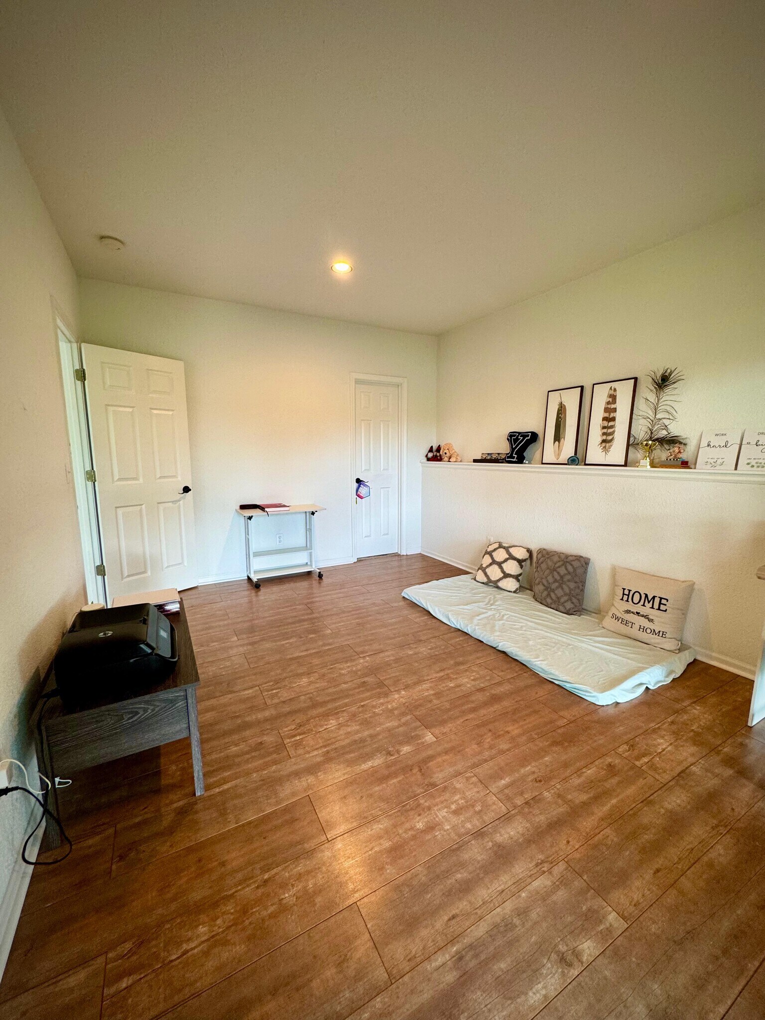 Building Photo - 5912 NE Turquoise Dr