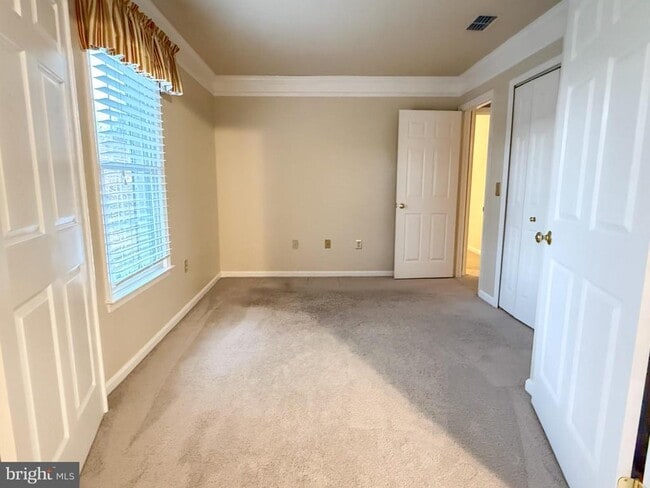 Building Photo - 15292 Surrey House Way