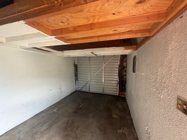 Building Photo - 251 E 49th St