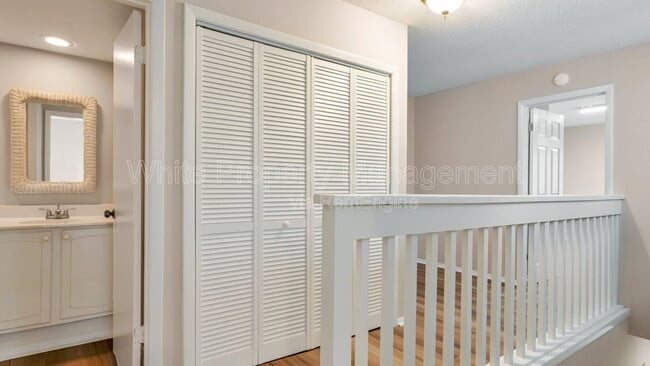 Building Photo - 6927 Stonington Ln