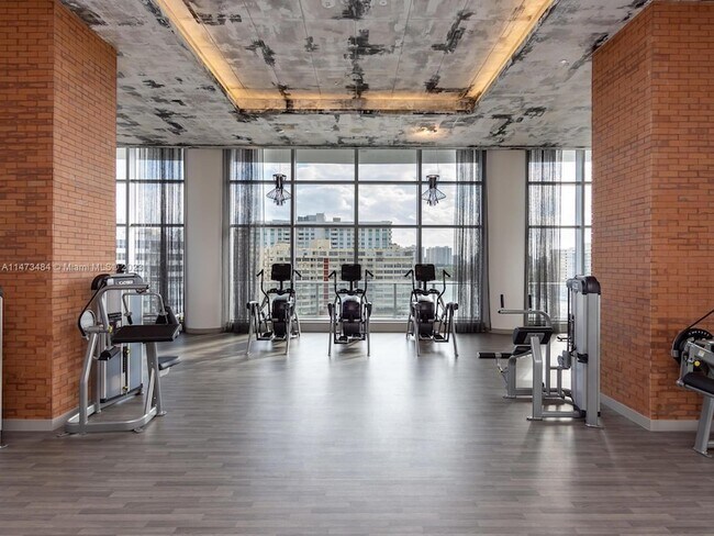 Building Photo - 4010 S Ocean Dr
