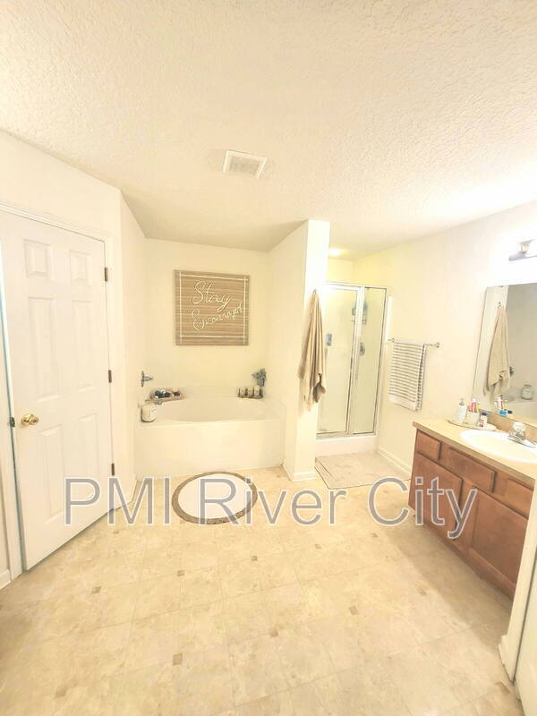 Building Photo - 2132 Sotterley Ln