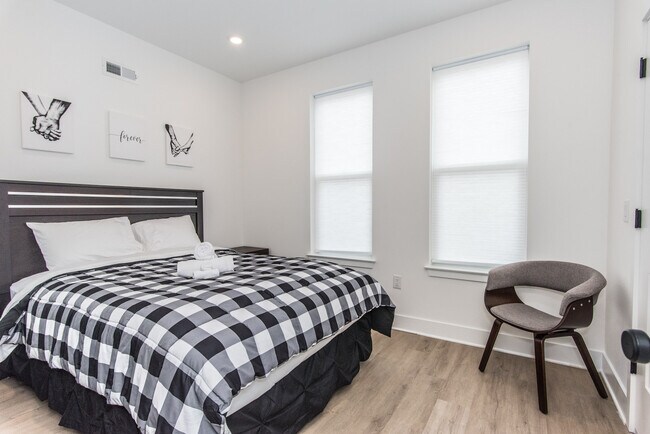 Building Photo - 2435 Master St