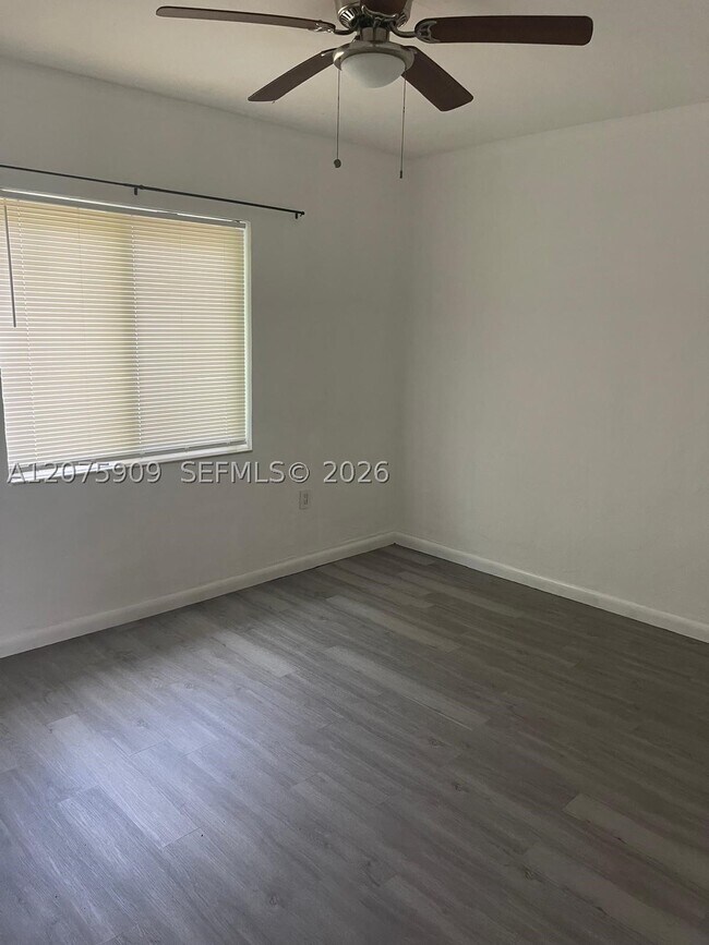 Building Photo - 11301 Peachtree Dr