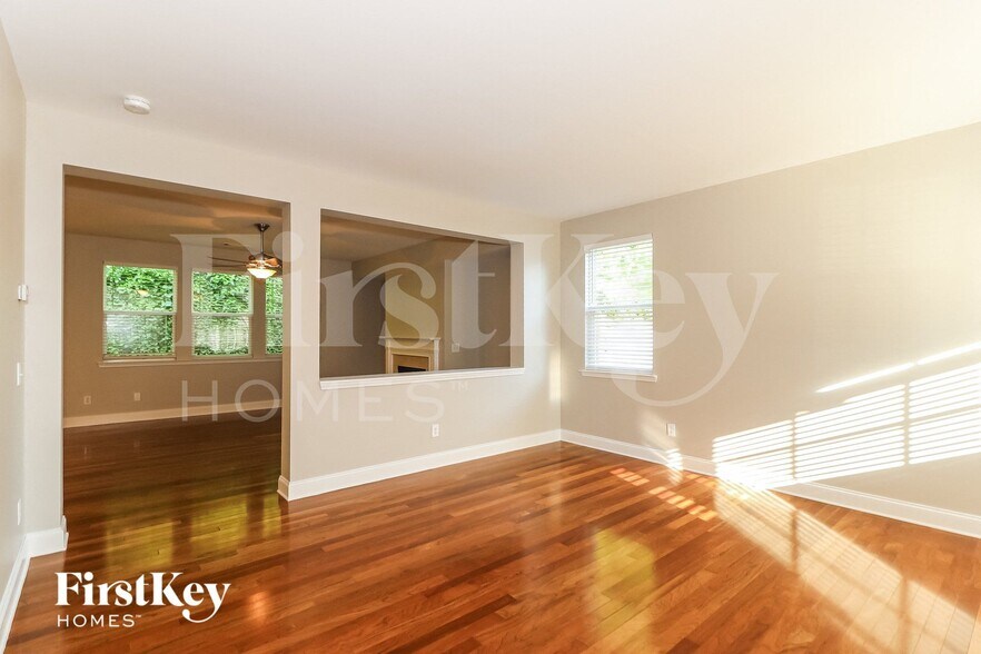 Building Photo - 422 Howell Crossing