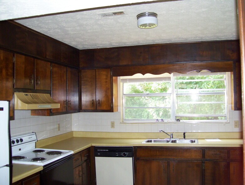 Building Photo - 925 McArthur Rd