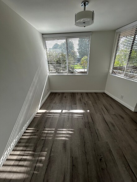 Building Photo - 12221 San Vicente Blvd