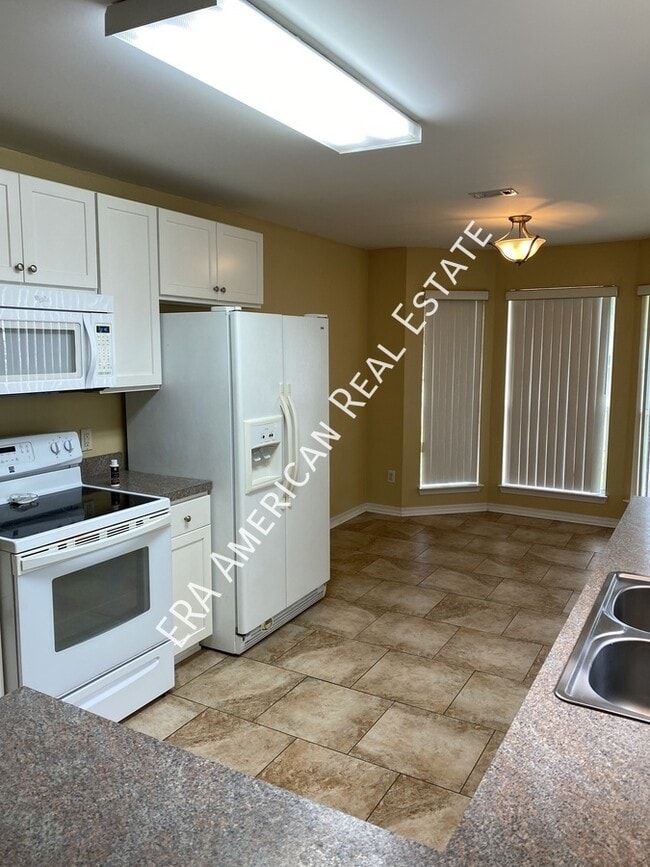 Building Photo - 2820 Tamiami Trail