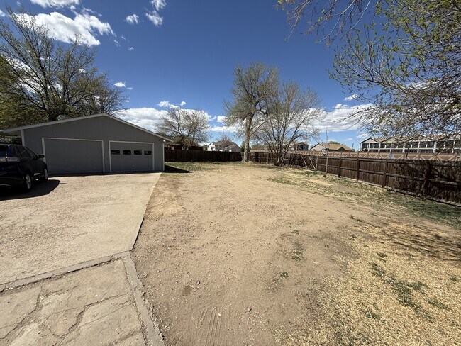 Building Photo - 310 Chimney Park Dr