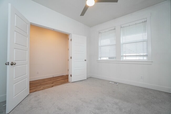 Building Photo - 5967 W Daphne Dr