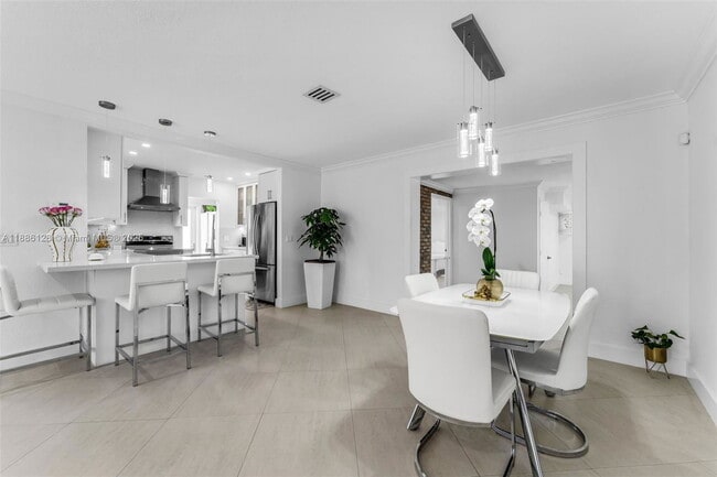 Building Photo - Southwest 85th Avenue, Miami, FL 33155 - 4...
