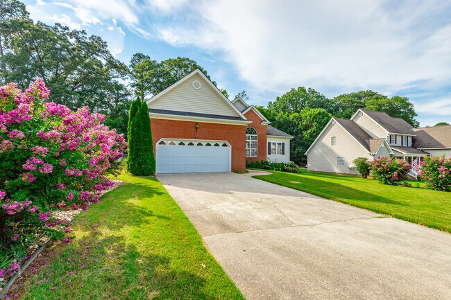 Building Photo - 7782 Prince Dr