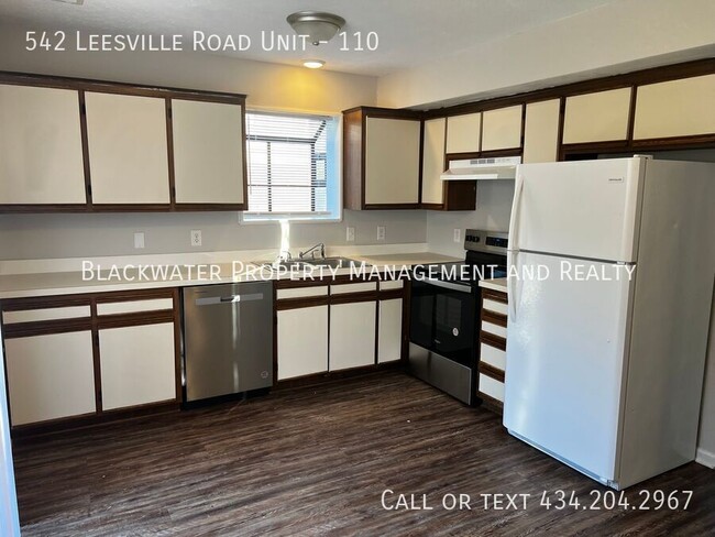 Building Photo - 2 Bedroom Townhome in Heritage Court!
