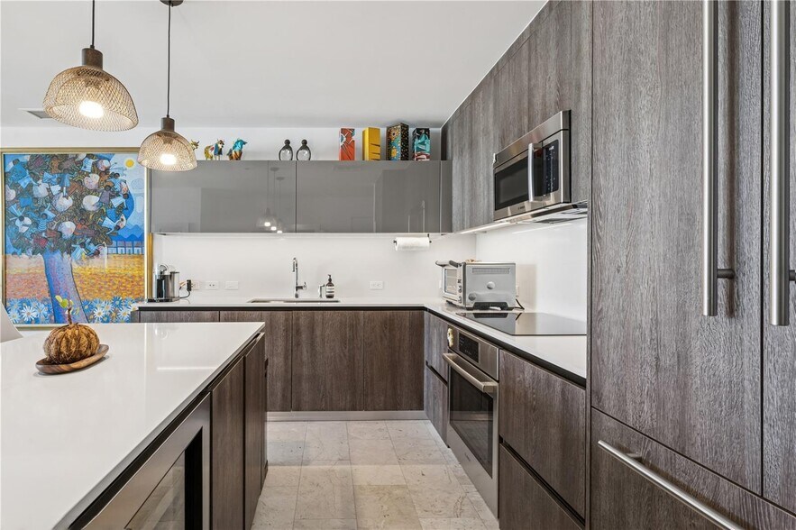 Building Photo - 88 SW 7th St