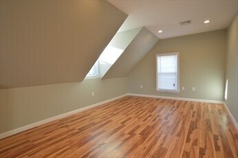 Building Photo - 32 Roundy St