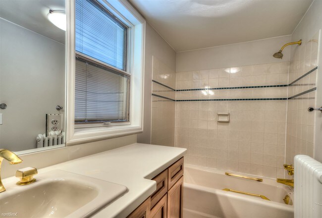 Building Photo - 1 br, 1 bath Condo - 738 Pearl Street