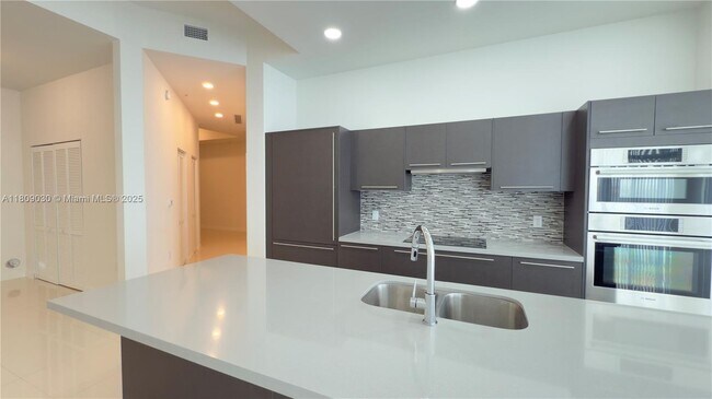 Building Photo - 7825 NW 107th Ave