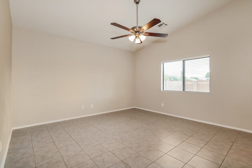 Building Photo - 2547 W Lynne Ave