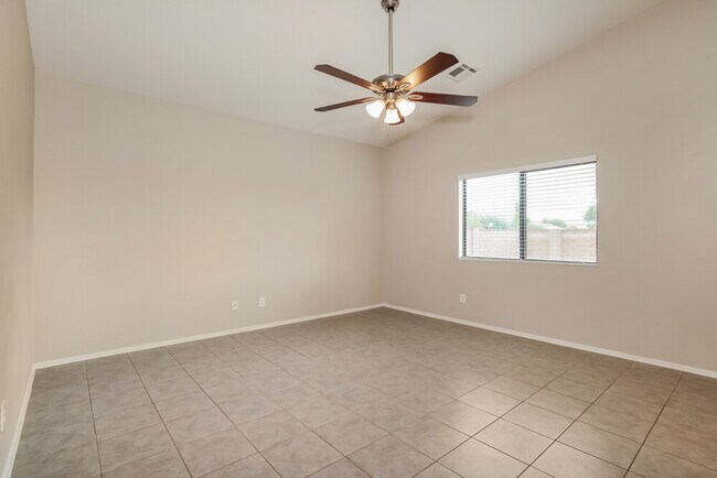 Building Photo - 2547 W Lynne Ave