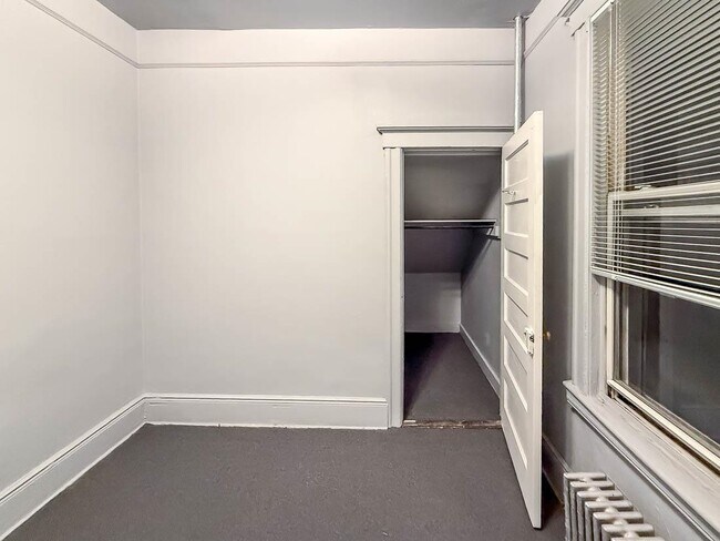 Building Photo - 57 Roosevelt Ave