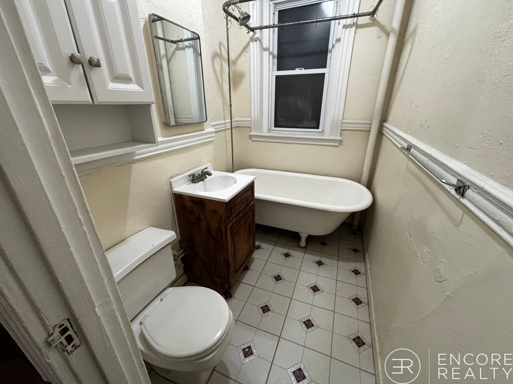 Building Photo - 376 Riverway