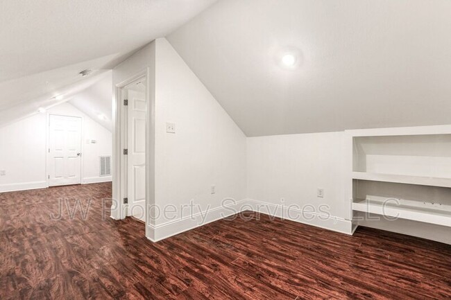 Building Photo - 2120 New Orleans St