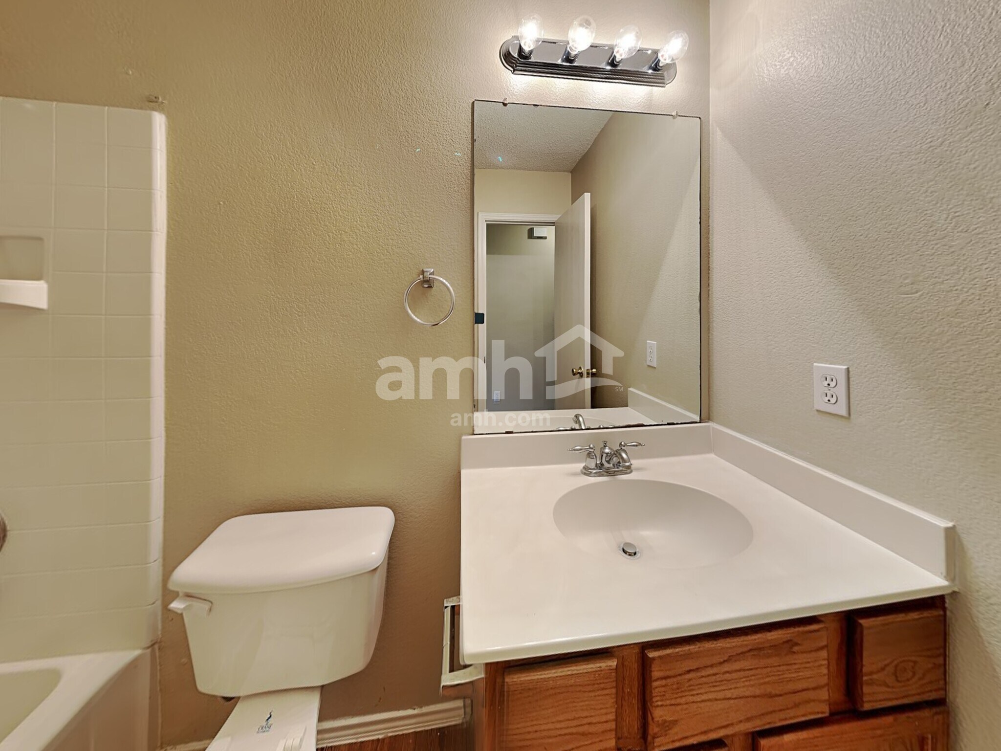 Building Photo - 517 Pinto Ln