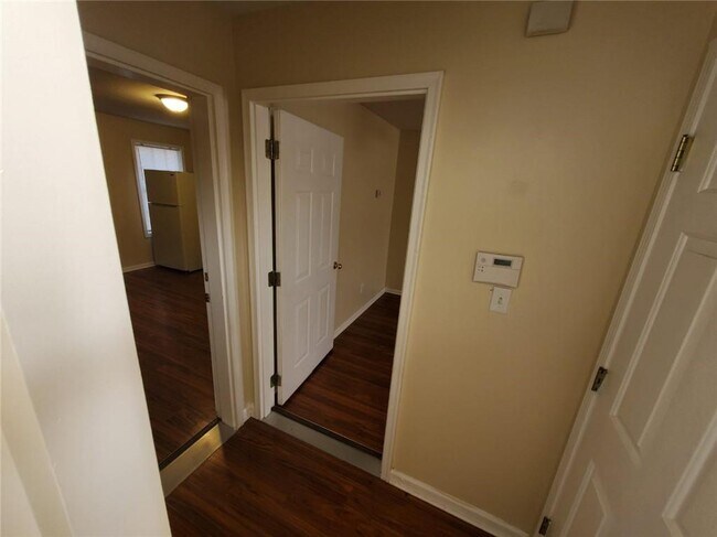 Building Photo - 5450 Twin Lakes Dr