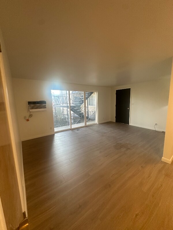 Building Photo - 673 E 6th Ave