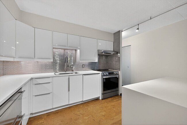 Building Photo - Now Available: Lovely 2 Bedroom, 2 Bath Condo in KOP!!