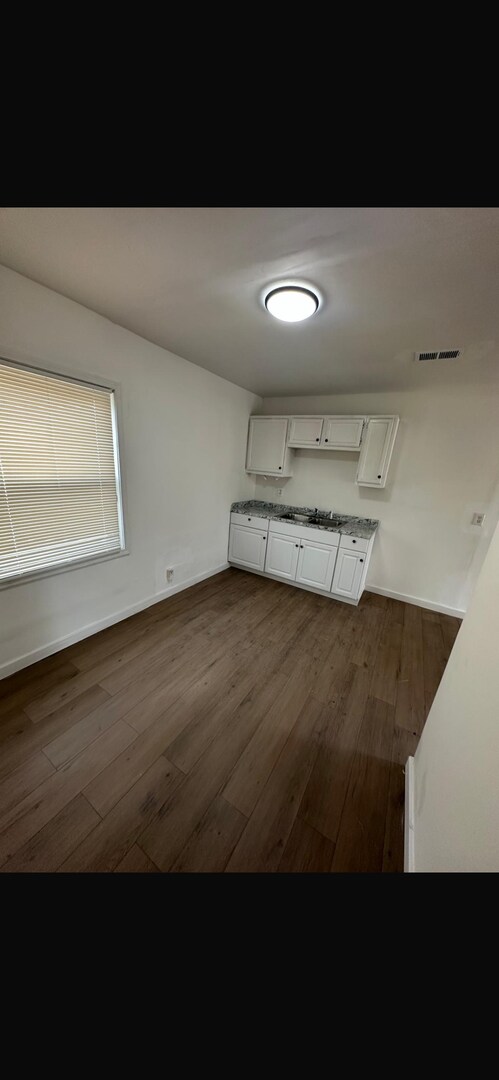 Building Photo - This is a 4 bedroom 1 bathroom house it has a spacious living room and full kitchen that comes wi...