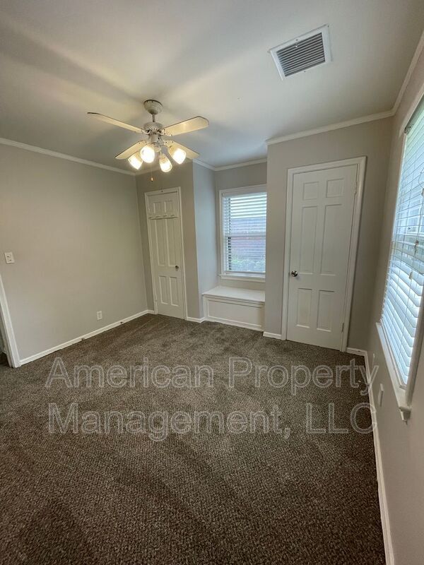 Building Photo - 718 N Gary Pl