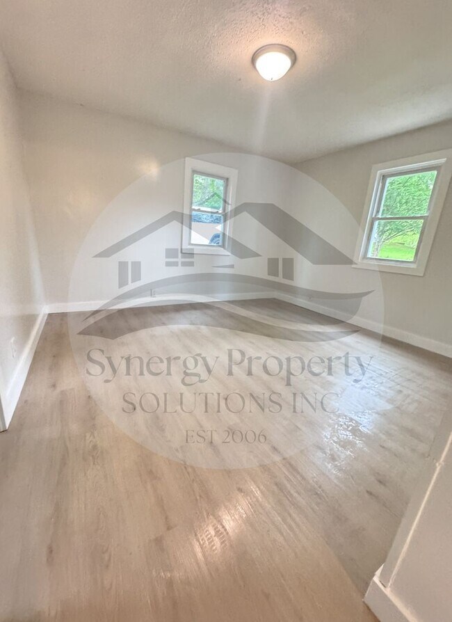 Building Photo - One Bedroom House Available Now