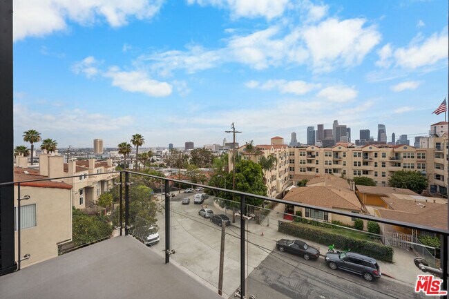 Building Photo - 957 Figueroa Terrace
