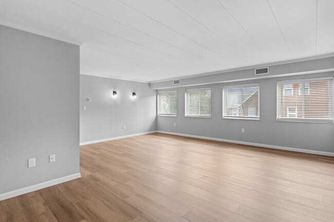 Building Photo - Welcome to modern living in the heart of Ghent!