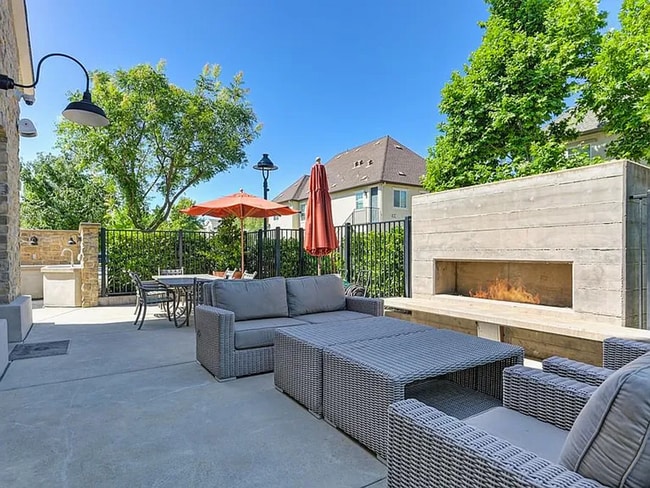 Building Photo - Premier 2/2 Condo in The Cannery