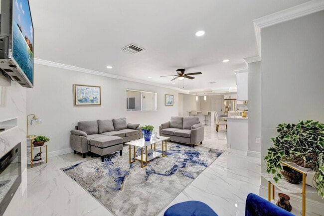 Building Photo - 1911 Cypress Ave