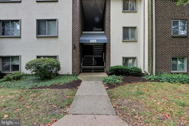 Building Photo - 5005 Green Mountain Cir