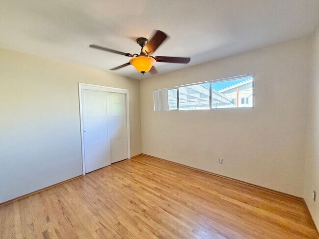 Building Photo - College View Estates Home - Spacious, Bright, and Beautiful Living