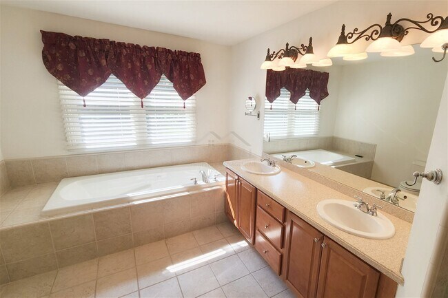 Building Photo - 29157 Hemingway Dr