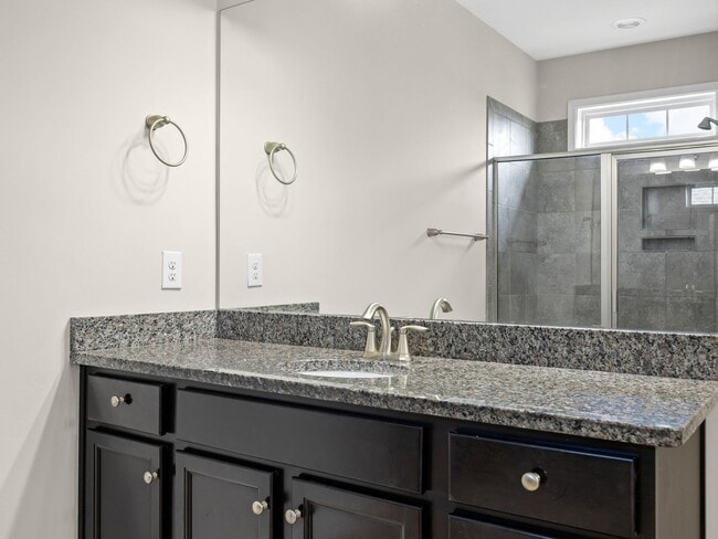 Building Photo - Beautiful 4 BR, 2 BA Home, 2 Car Garage wi...