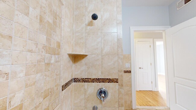 Building Photo - 5 Monitor St